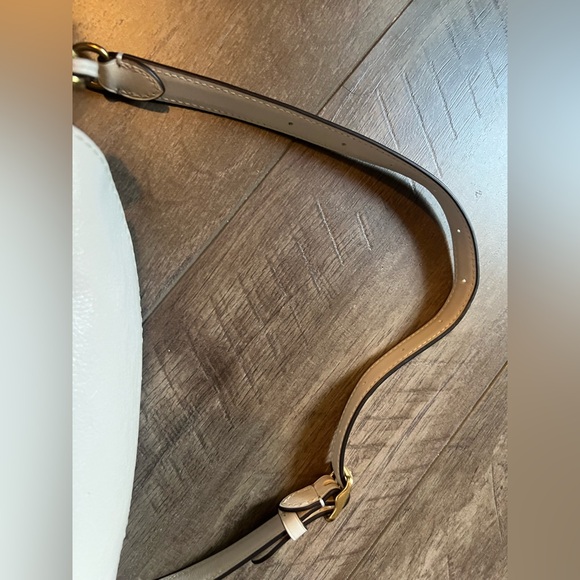 Vintage CHAIN BELT BAG WITH QUILTING IN WHITE 

Style No. C0851 - Picture 13 of 13